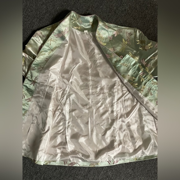 Embroidered Women's Asian Top - Picture 14 of 14